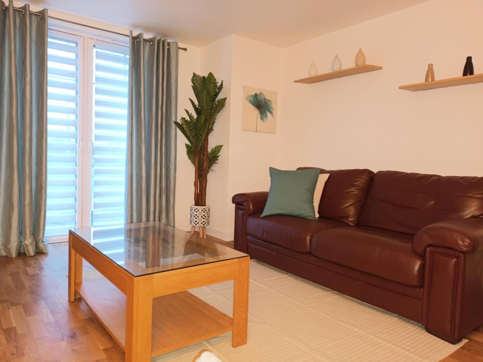 Spacious Elegant 2-Br Apartment In Aberdeen City Centre Kültér fotó
